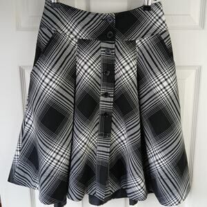 H&M Tartan Plaid Skirt 4 black white pleated buttons pockets lined dark academia